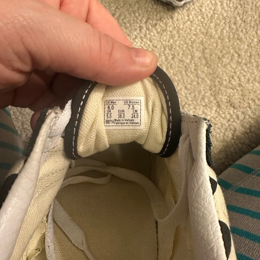 Vans - Picture 5 of 5